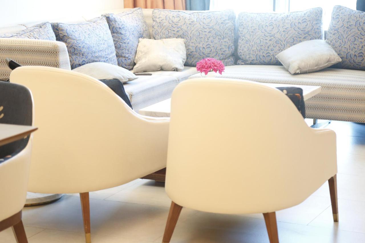 Waterfront Hotel Apartment Lusail Exterior foto The interior of a suite at the hotel