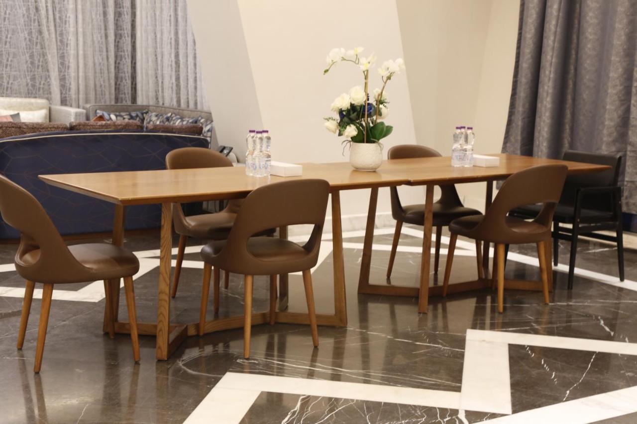 Waterfront Hotel Apartment Lusail Exterior foto A meeting room at the Embassy of the United Kingdom in Riyadh