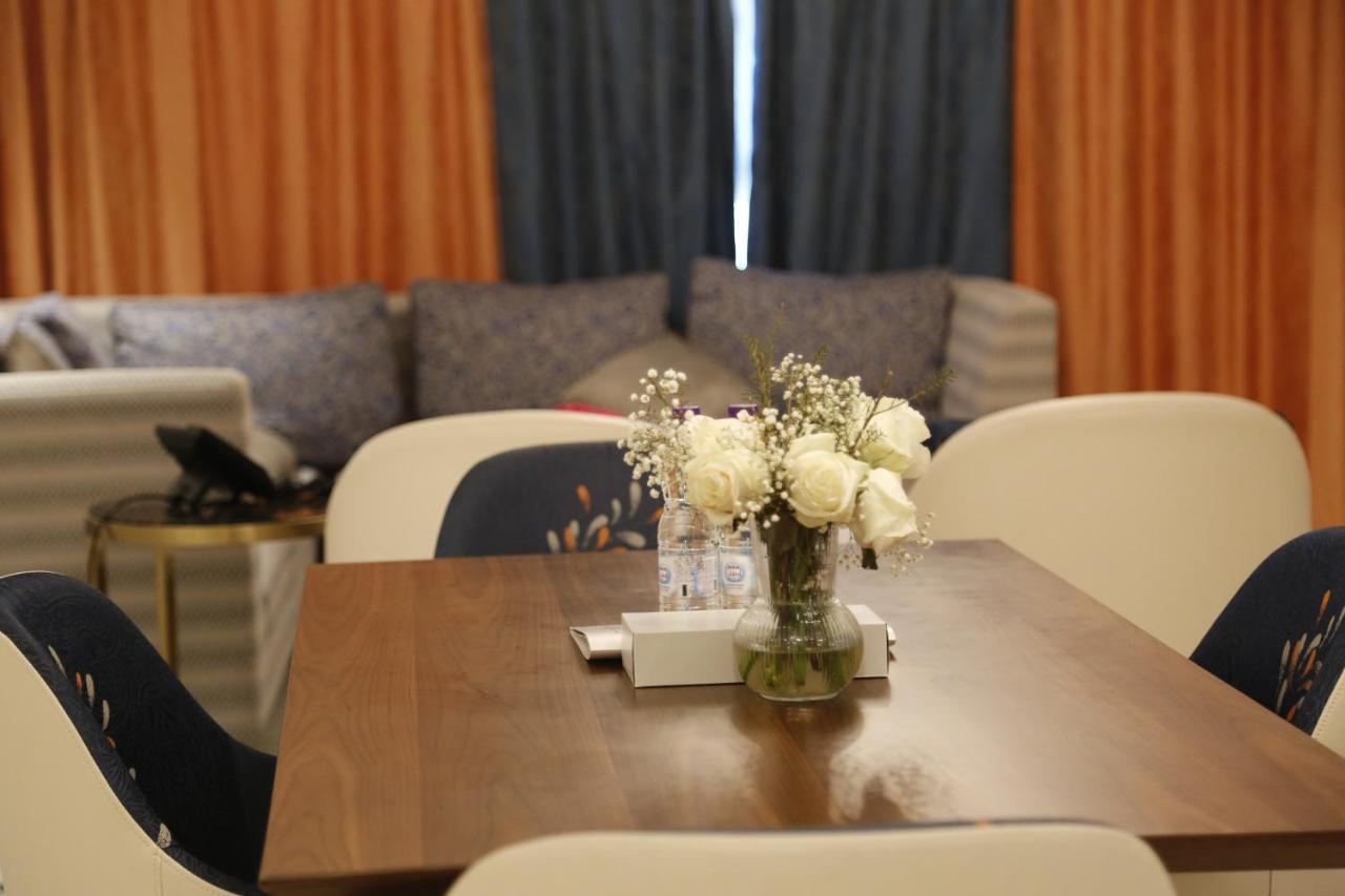 Waterfront Hotel Apartment Lusail Exterior foto A dining room in a house